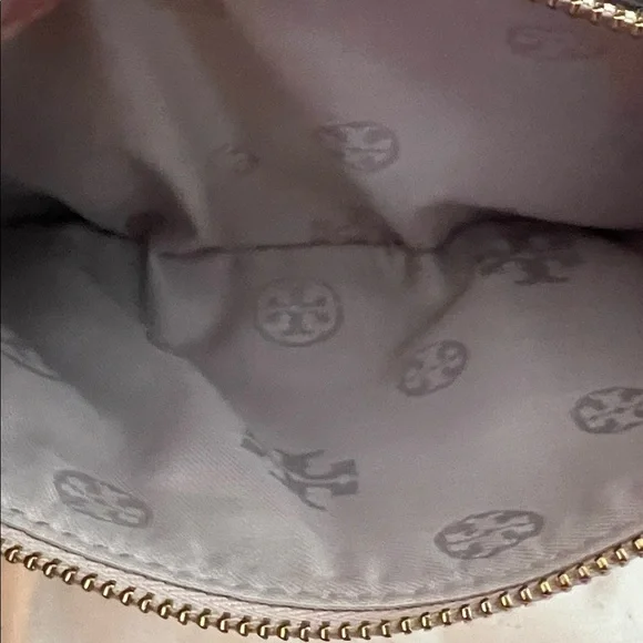 Tory Burch Harper Leather Crossbody Bag 
Bedrock color.  EUC GOLD IN STRAP - Picture 6 of 14